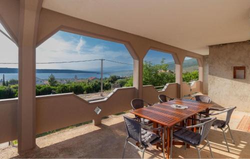 Gornji Karin Apartment | Stunning Apartment In Gornji Karin