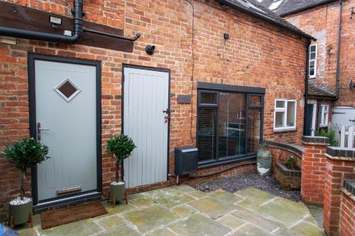 Ashbourne House | Stunning Ashbourne Town Centre Cottage near Alton Towers Peak District Derbyshire