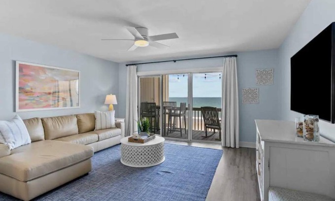 Surf City Condo | Stunning Beachfront Condo with Pool