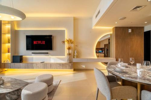 Downtown Dubai Apartment | Stunning Burj View - 4BR - Walk to the Dubai Mall!
