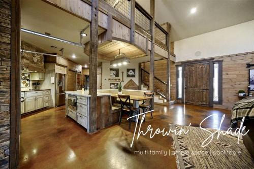 Broken Bow House | Stunning Cabin with Games Perfect for Families in Broken Bow, Oklahoma