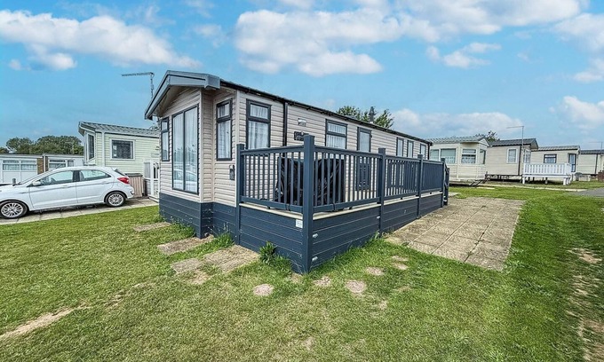 Great Yarmouth House | Stunning caravan with side decking just a short walk to Hembsy beach ref 00069BA