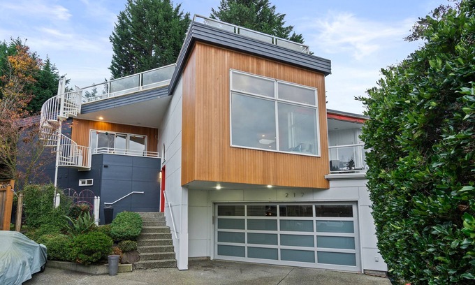 Kirkland House | Stunning, centrally located Modern Home with easy Lake access