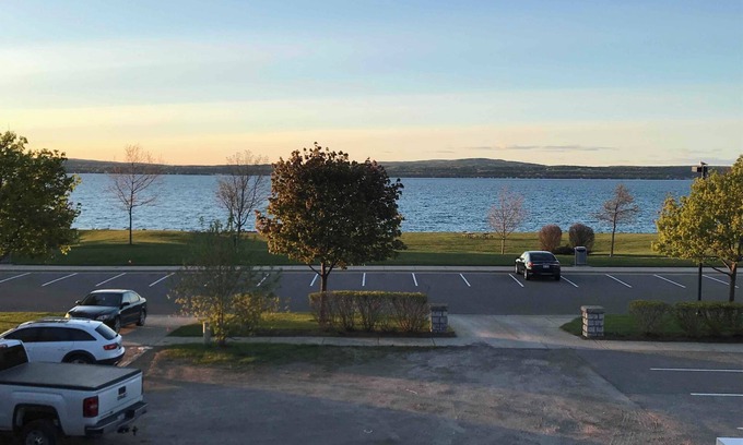 Petoskey House | Stunning Château - Little Traverse Bay