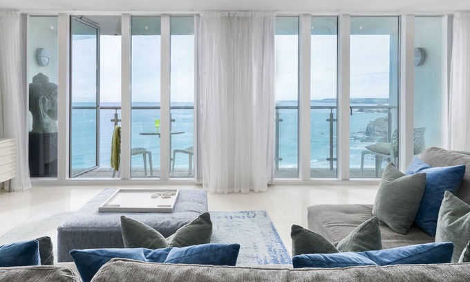 Newquay City Centre Apartment | Stunning cliff top apartment with breathtaking "WOW" sea views overlooking beach