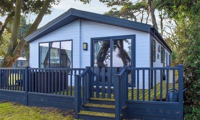 Lowestoft Cottage | Stunning Cliff Top Cottage - UK48809