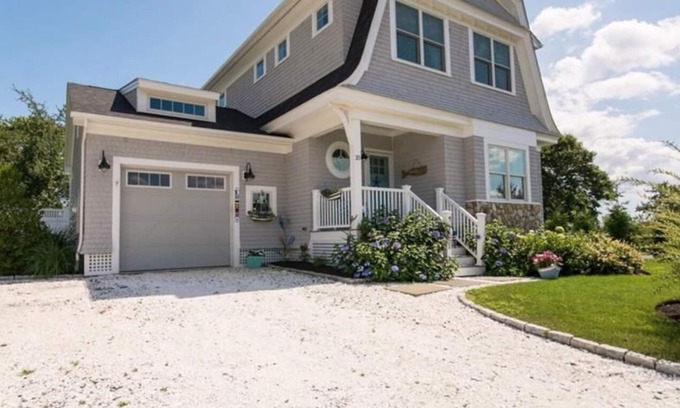 Newport East House | Stunning Coastal Home - Close to beaches and downtown!