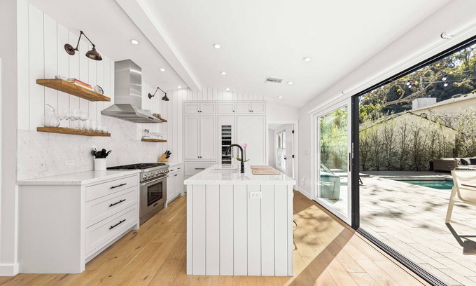 Beachwood Canyon House | Stunning compound w/pool house features quintessential LA indoor/outdoor living
