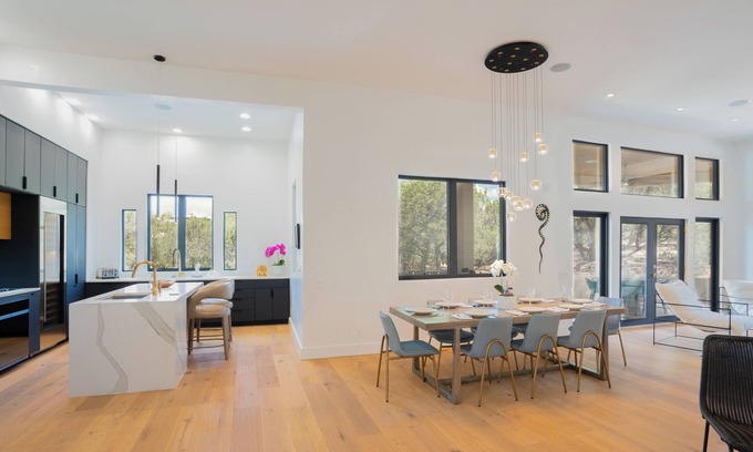 Northeast Santa Fe House | Stunning contemporary home, amazing outdoor space, hot tub