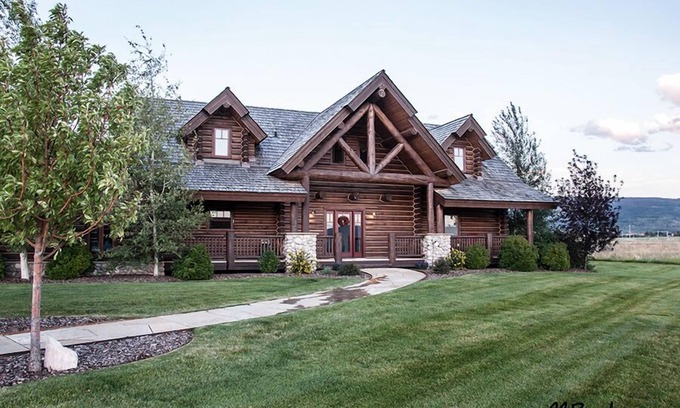 Driggs Cabin | Stunning Custom Log Home with Breathtaking Views of Teton Mountains, Driggs, ID