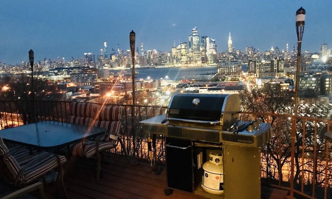 Union City Apartment | Stunning Empire State View - Apt # 4 - Sleeps 12! - 15 mins to NYC