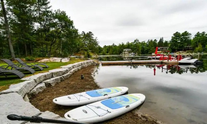 Trent Lakes Cottage | Stunning Four Season Cottage