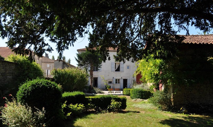 Verteuil-sur-Charente House | Stunning large character property in historic village.