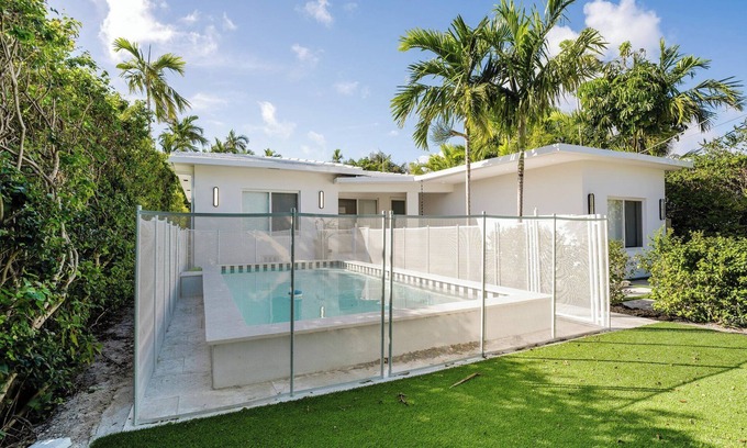 North Beach House | Stunning Full Glatt Kosher House with Heated Pool!