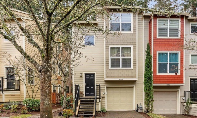 Tanasbourne House | Stunning Furnished Short-term Townhome in Amberglen of Beaverton