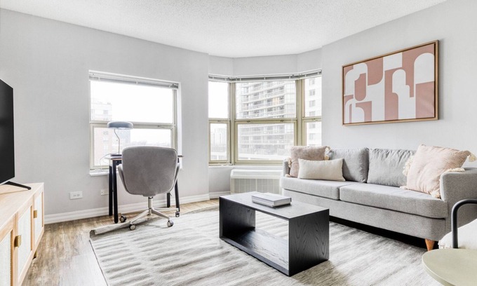 Rush and Division Apartment | Stunning Gold Coast 1BR w/Gym & Lounge, 1 block from L, by Blueground