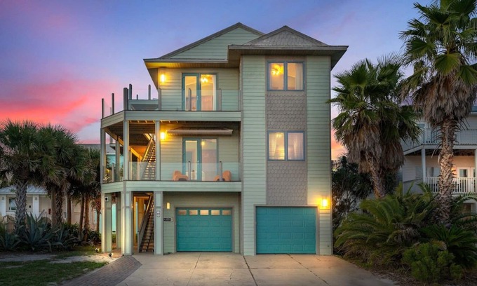 Sea Shore Village House | Stunning Gulf & Sound Views | Fire Pit