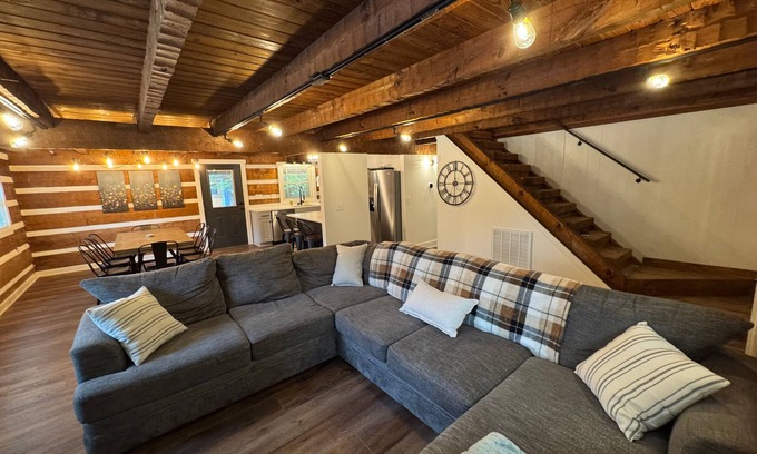 Manchester Cabin | Stunning hand-hewn log cabin blending rustic charm with modern comfort. Minutes from Manchester's dining & shops, yet secluded enough to truly relax. Warm timber beams, cozy furnishings, smart TV & spacious living. 4 bedroom, sleeps 12.