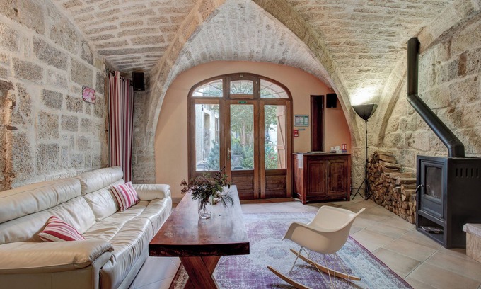 Vic-la-Gardiole House | Stunning historic house
