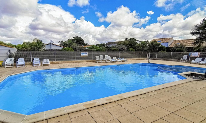 L'Aiguillon-sur-Vie House | Stunning home in L'Aiguillon-sur-Vie