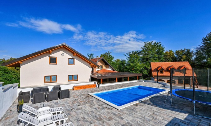 Ludbreg House | Stunning home in Vinogradi Ludbreski