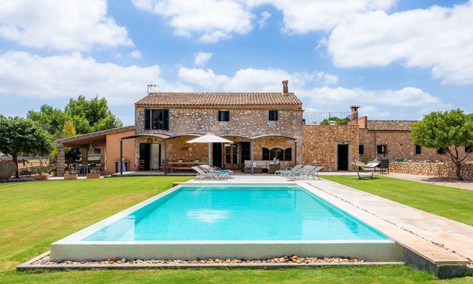 Manacor Villa | Stunning Holiday Home Sa Pleta with Mountain View, Wi-Fi, Balcony, Garden