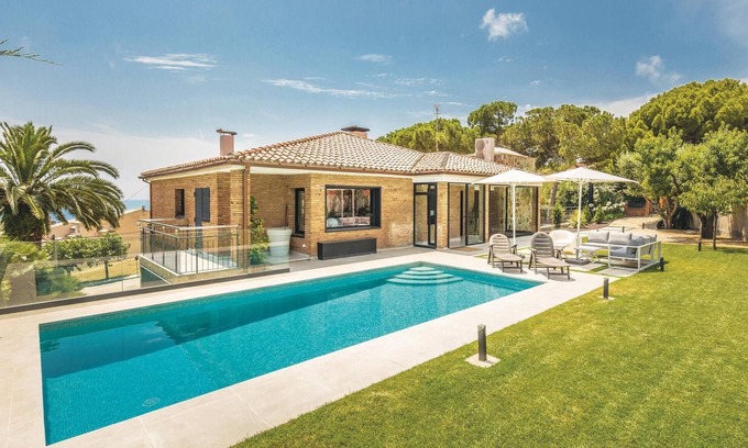 Alella House | Stunning home in Alella with WiFi
