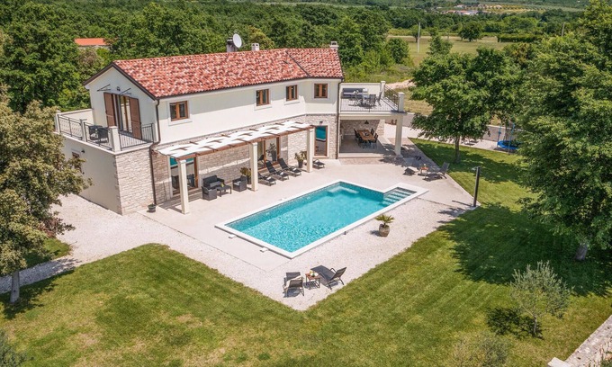 Bale House | Stunning home in Bale with WiFi