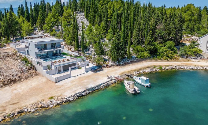 Blace House | Stunning home in Blace