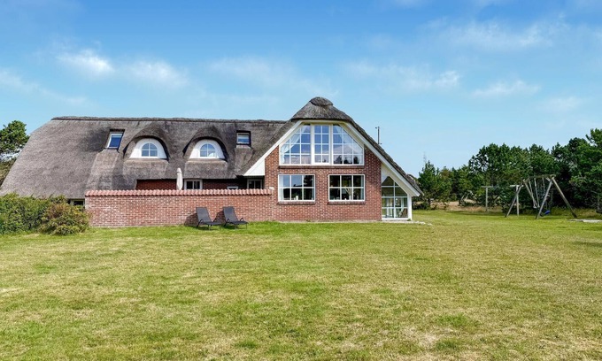 Blavand Strand House | Stunning home in Blåvand with WiFi