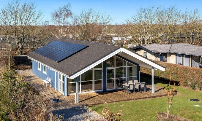 Sjaelborg House | Stunning home in Esbjerg V with kitchen