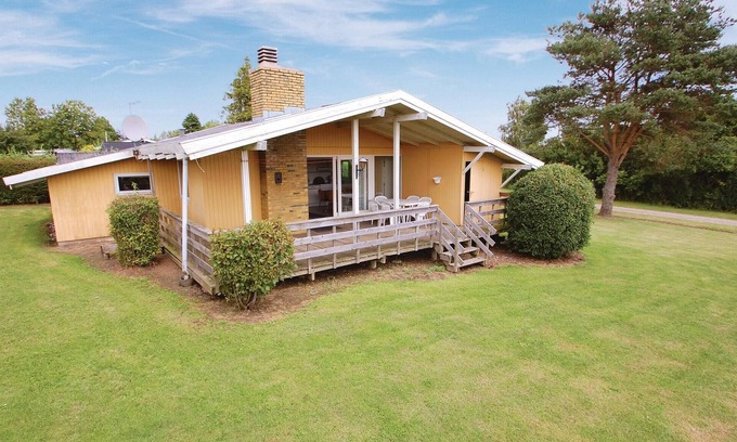 Hejlsminde Strand House | Stunning home in Hejls with kitchen