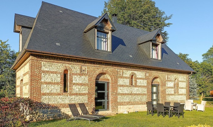 Paluel House | Stunning home in Paluel with WiFi