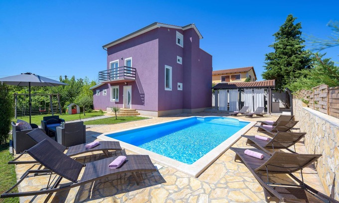 Tar-Vabriga House | Stunning home in Perci with WiFi