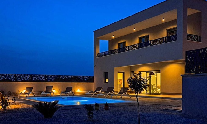 Pirovac House | Stunning home in Pirovac