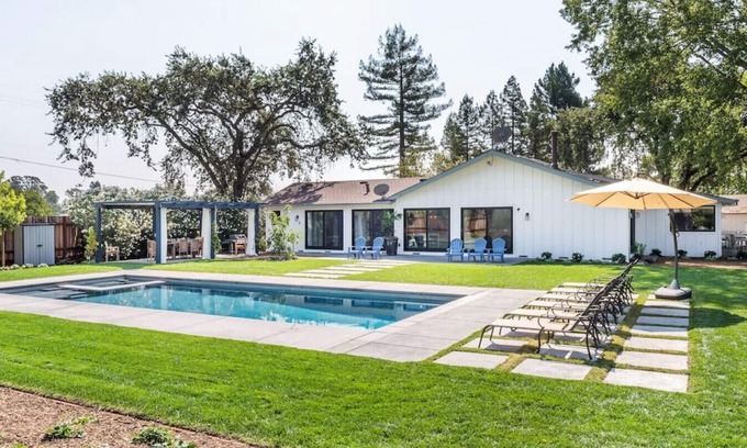 Sonoma House | Stunning home PERFECT for your Sonoma getaway!