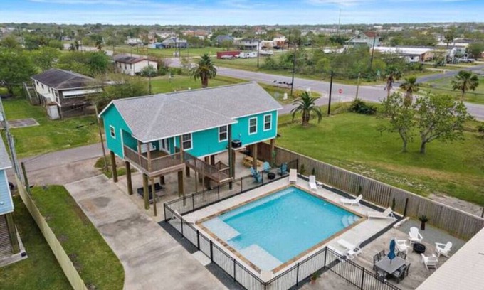 San Leon House | Stunning Home with Expansive Pool & Game Room