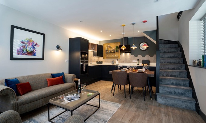 Ambleside House | Stunning Home with Sky TV & Parking by LetMeStay