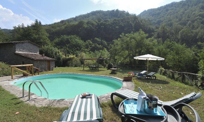 Coreglia Antelminelli House | Stunning private villa for 4 guests with WIFI, private pool, TV, pets allowed and parking