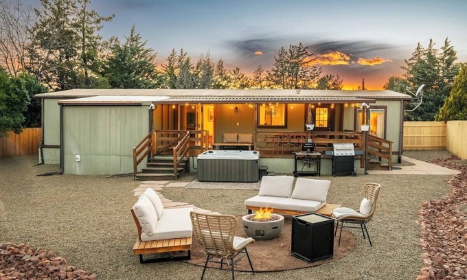 West Sedona House | Stunning Javelina Hideaway with Hot Tub and King Bed