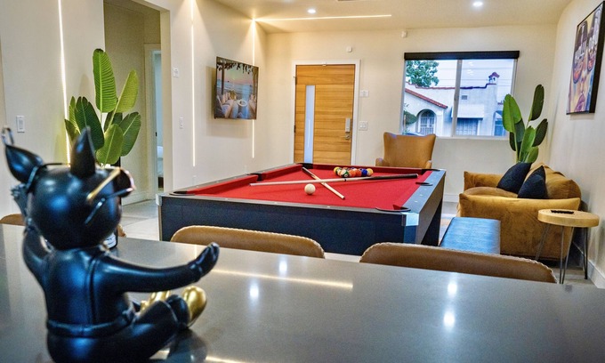 Commerce House | Stunning LA Dreams Bungalow between DTLA and Disney