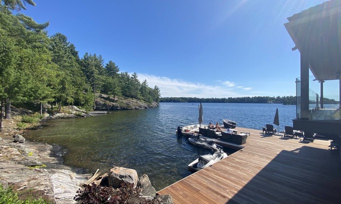 Muskoka Lakes Cottage | Stunning Lake Joseph cottage in Muskoka, sleeps 16!