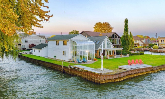 Harrison Township Apartment | Stunning Lake Views | Sleeps 9 | Harrison Twp