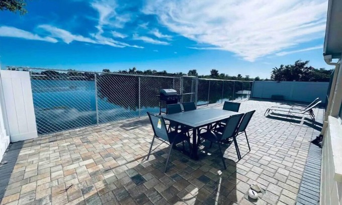 Holiday Lake Estates House | Stunning Lakefront & Heated pool
