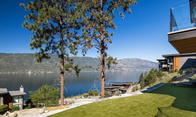 Central Okanagan House | Stunning Lakeside 4 bedroom 2.5 bathroom house located in Lakestone Waterside