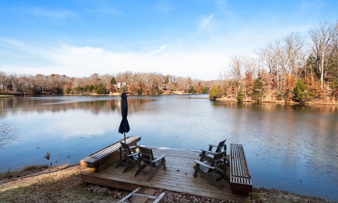 Innsbrook Cabin | Stunning Lakeside Cabin Perfect for Families