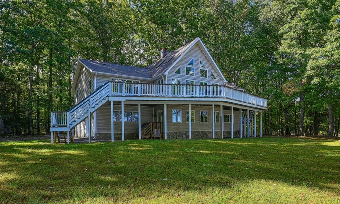 Panamint Shores House | Stunning lakeside home with dock, large deck, kayaks, firepit, & pool table