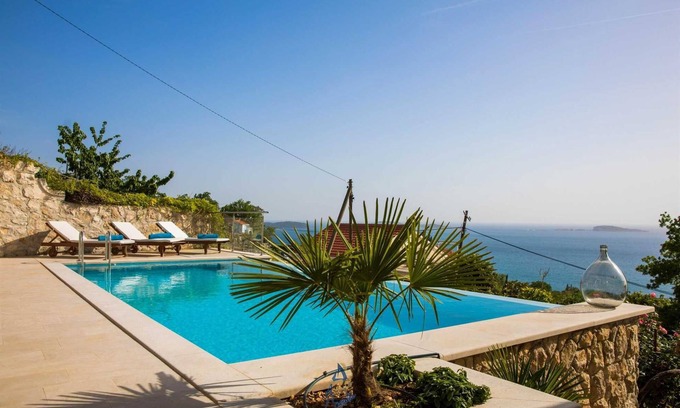 Mlini Villa | Stunning luxury 6-BR villa for 12+2, with heated pool, close to the sea