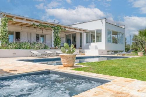 Carovigno Villa | Stunning luxury villa with trullo and sea view