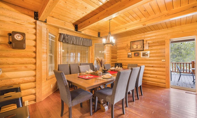 Island Park Cabin | Stunning Modern Cabin,A/C, Hot Tub, Yellowstone & Grand Targhee Adventures!